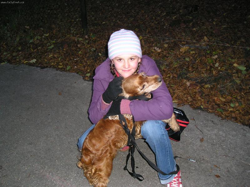 Foto: l�ska mezi psem a �lov�kem-pes je ten nejlep�� p��tel,kter�ho si �lov�k m��e v �ivot� jen p��t