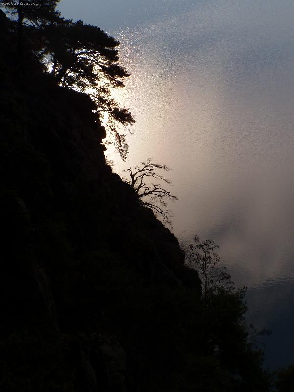 Foto: Rovnov�ha-Z�pad slunce na Orlick� p�ehrad�