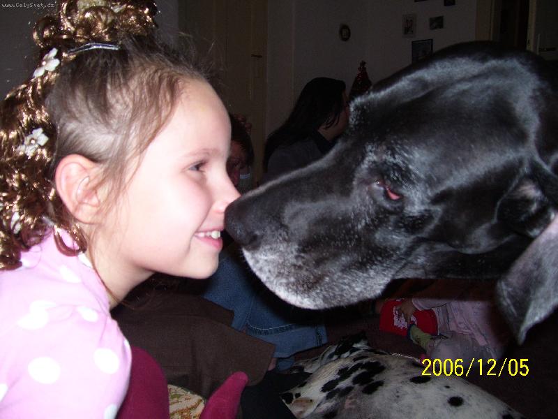 Foto: Polibek na dobrou noc-takhle se lou�� nejlep�� p��tel �lov�ka