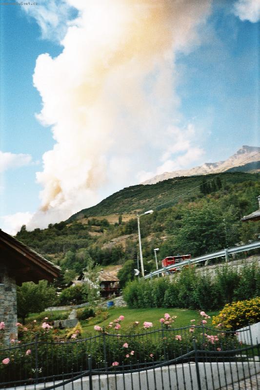 Foto: hori les-tato fotka je focena v italii nahodou jsem vylezla pred barak a zjistila jsem �e ho�� les...