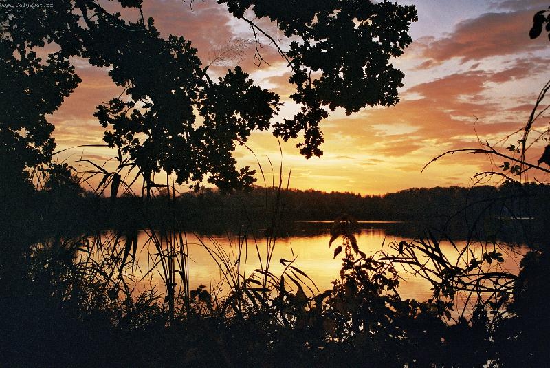 Foto: Sv�t�n�-V�chod slunce nad rybn�kem