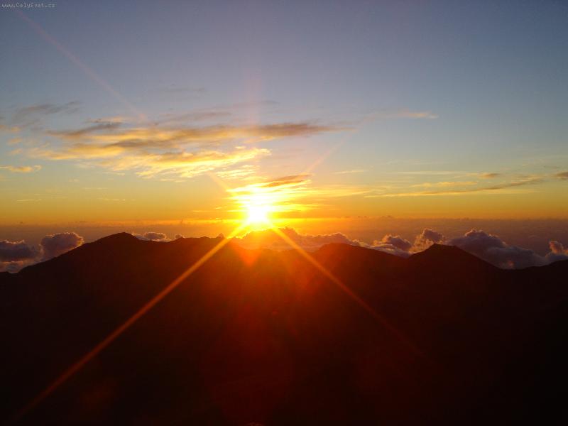 Foto: v�chod slunce na Hawaii-foceno ze sopky