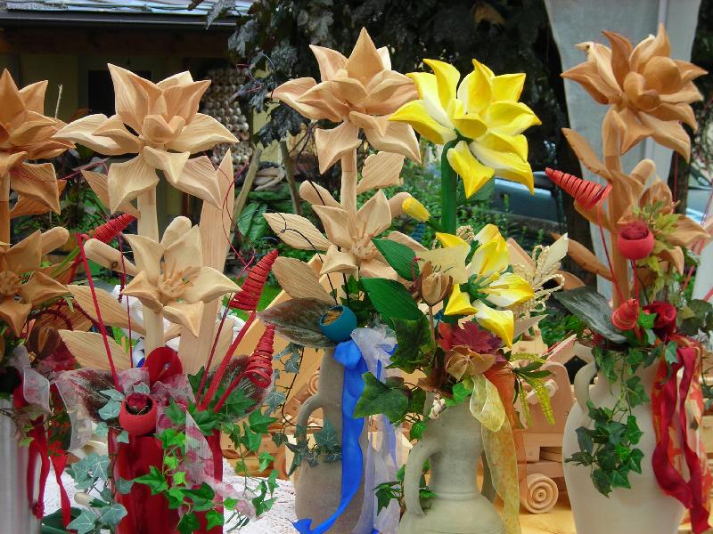 Foto: Nevon�-Kv�ty zhotoven� z jednoho kusu d�eva