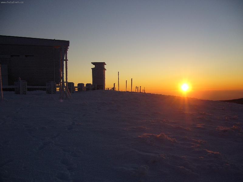 Foto: Z�PAD SLUNCE-Na �t�p�na za sn�hem na Prad�d