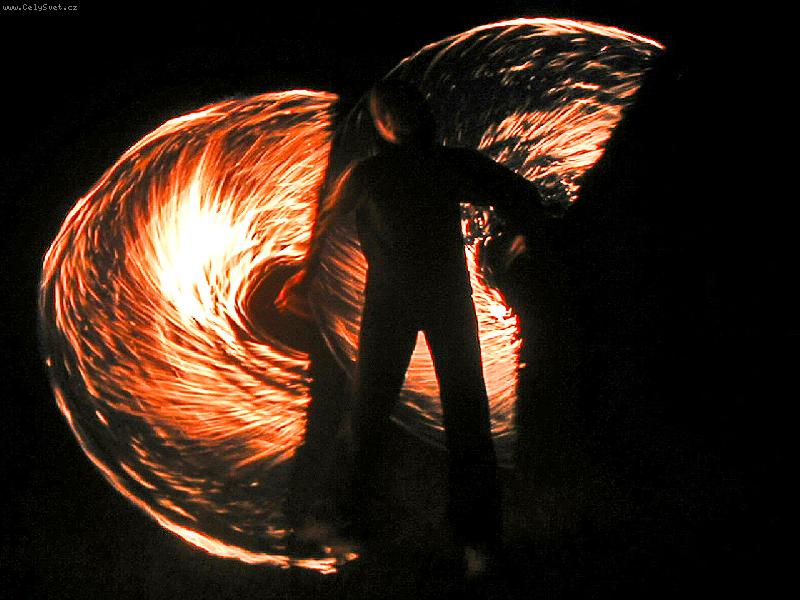 Foto: Ohniv� show-..poctiv�ho nic nep�l�..