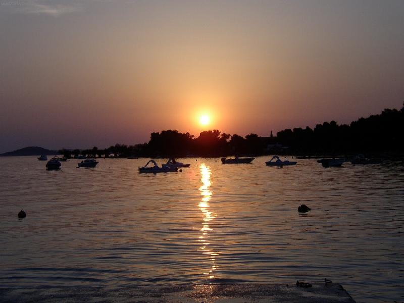 Foto: z�pad slunce-tak takhle kr�sn� se mi poda�ilo zachytit slun��ko,ne� zapadlo za obzor