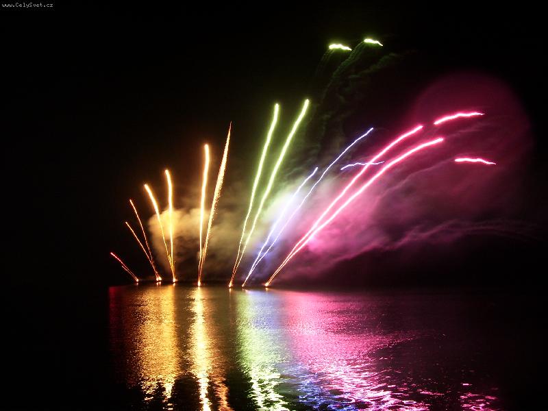 Foto: oh�ostroj-�hav� jazyky na pr�glu