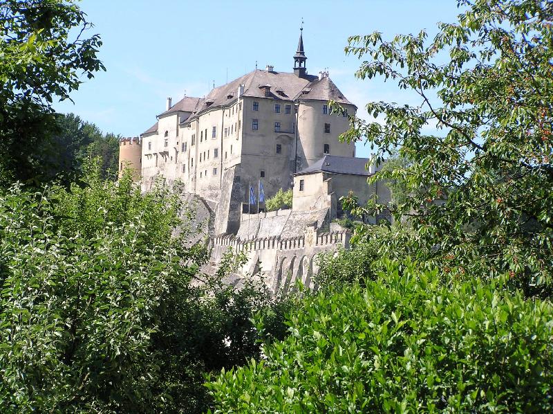 Foto: �esk� �ternberk-hrad-Foto hradu/sna�il jsem se,aby na sn�mku nebyly ��dn� dr�ty,sloupy apod.