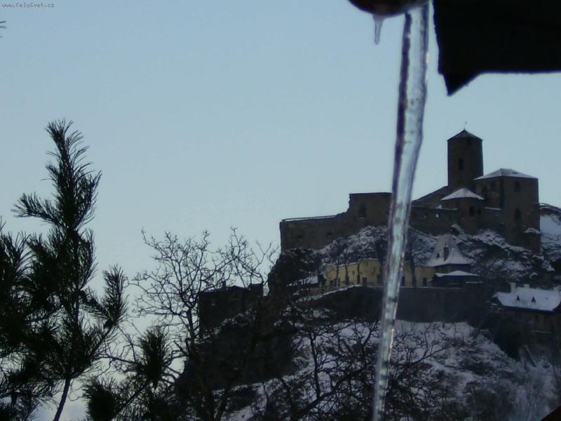 Foto: hrad St�ekov-zimn� podve�er