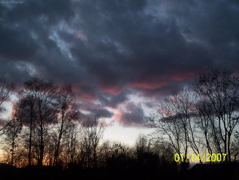 Foto: Pohled vzh�ru-tuto fotku jsem po��dil kdy� sem se pod�val vzh�ru:-)