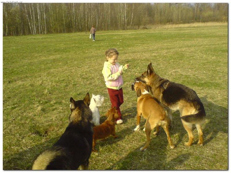 Foto: Editka v oble�en�-Moje mal� sest�i�ka a sme�ka =)