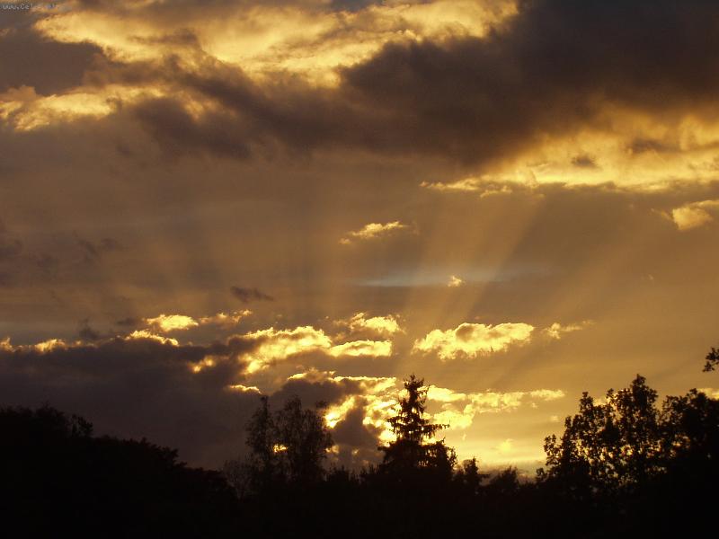 Foto: z��e-z�pad slunce v zahr�dk�ch u �esk� l�py