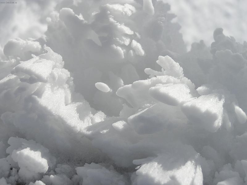 Foto: Sn�n� sk�la-Sn�h o velikosti n�kolika m�lo centimetr�, vyfoceno na Sn�ce