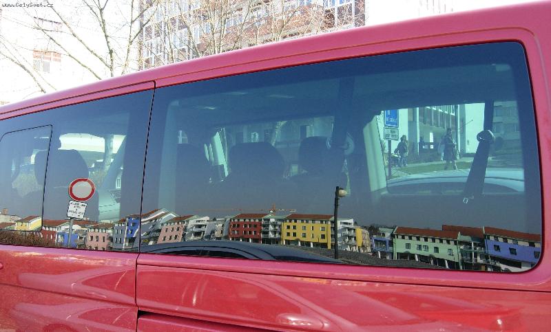 Foto: Panorama v okn�-Na parkovi�ti