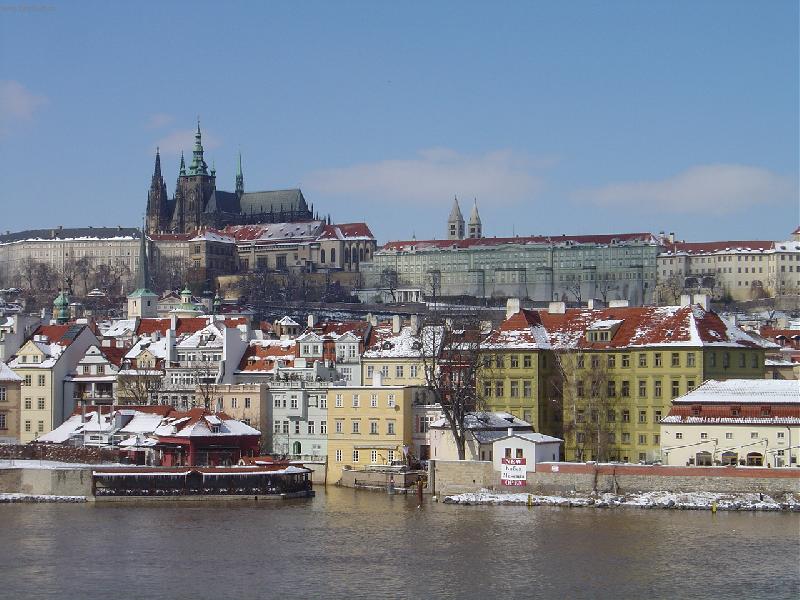 Foto: b�eznov� den-pohled z Karlova mostu