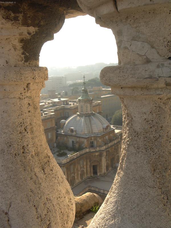 Foto: Pohled pr�hledem.-Foceno ze svatopetrsk� kopule.