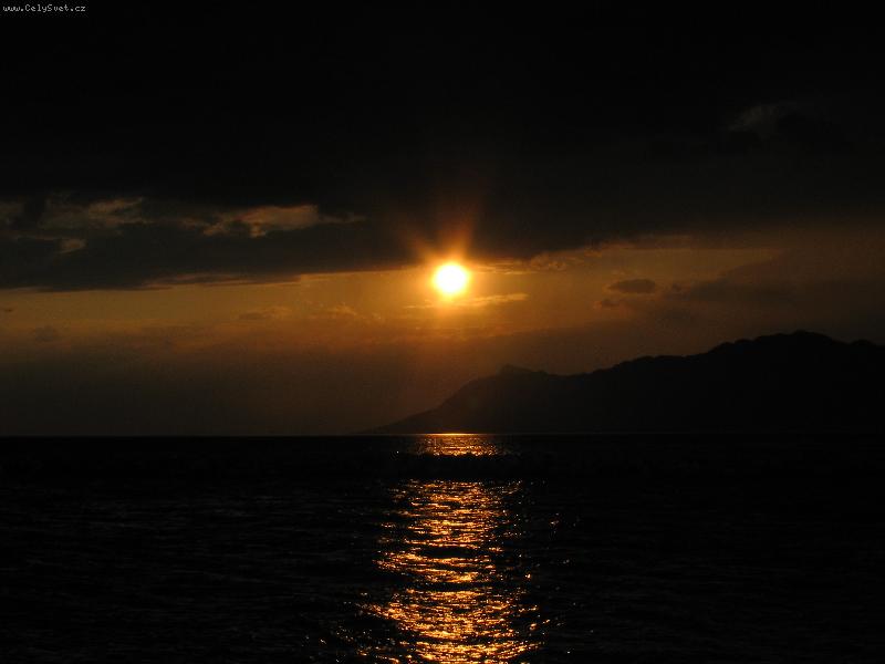 Foto: Nejkr�sn�j�� z�pad slunce