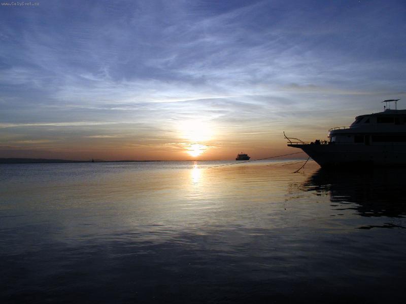 Foto: v�chod slunce-sv�t�n�