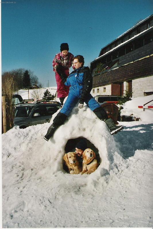 Foto: Rodinka na hor�ch-Tak, nov� bouda je na sv�t� :-)