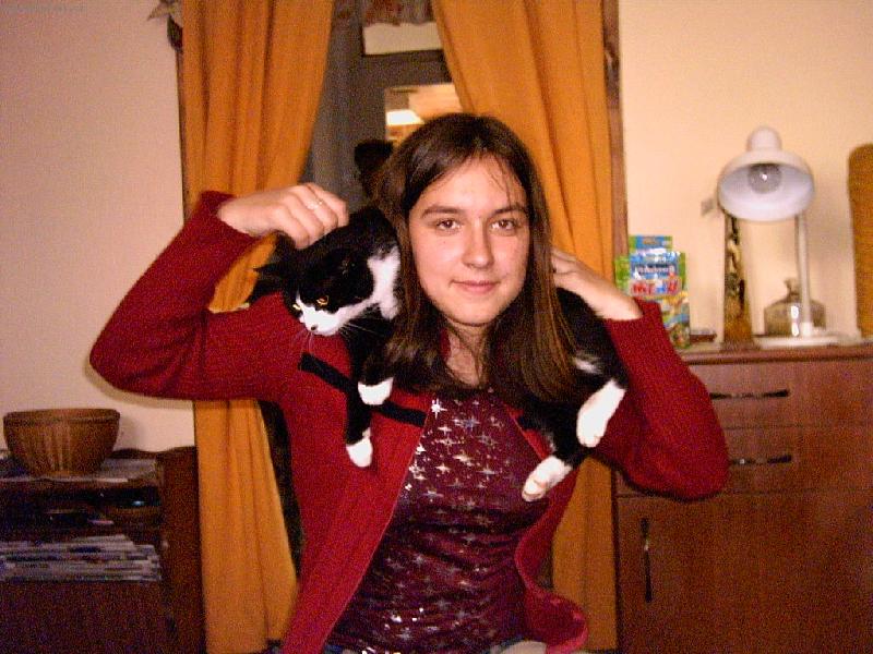 Foto: Betinka a j�-Jako spr�vn� �arod�jnice se svou v�rnou ���ou Betkou za krkem