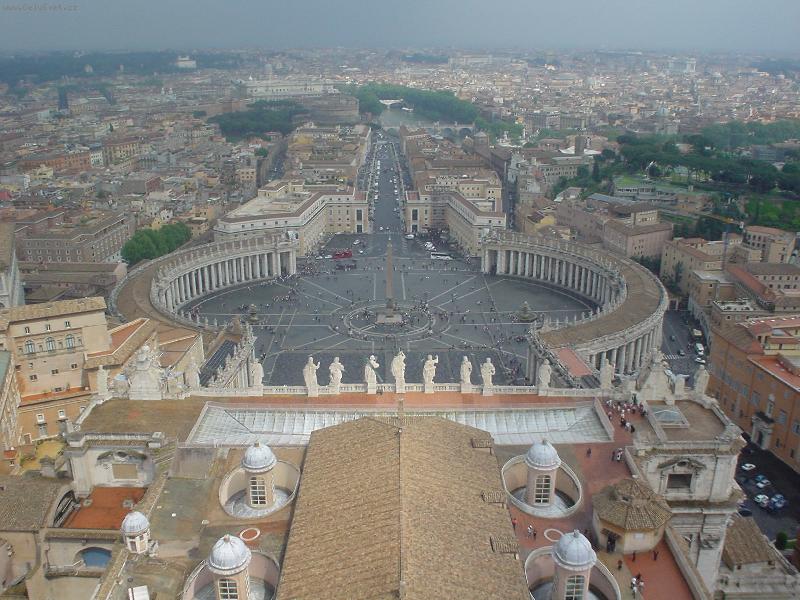 Foto: Svatopetersk� n�m�st�-pohled z kopule baziliky sv.Petra