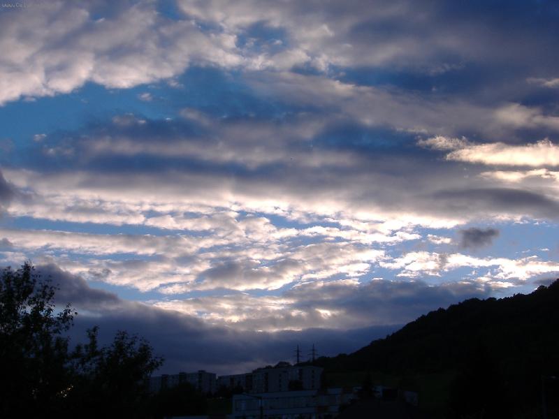 Foto: P�ed z�padem..-20:17, 19.5.2006