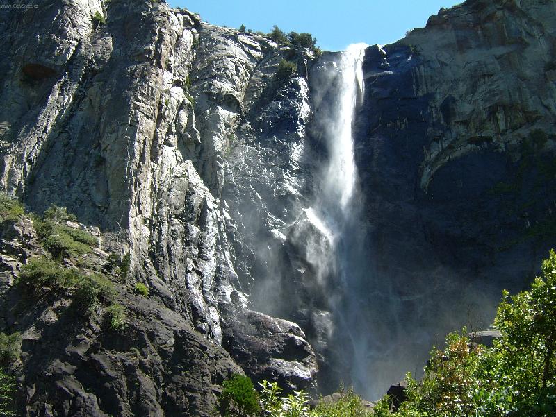 Foto: Vodop�d ve v�tru-Yosemite - Kalifornie