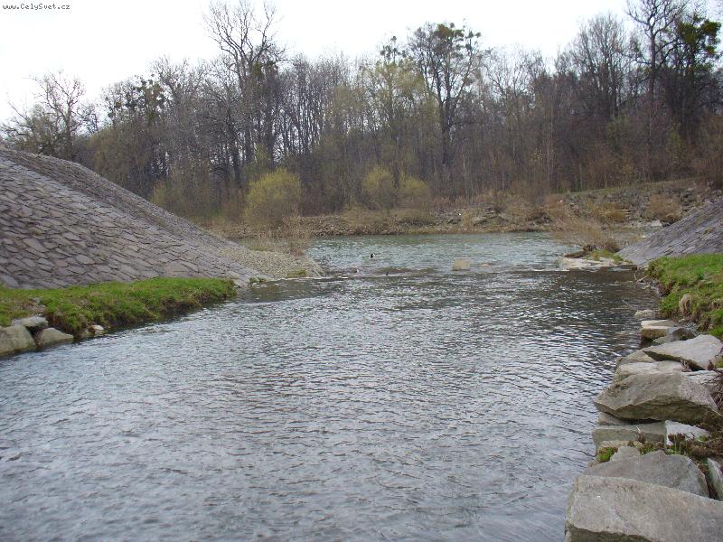 Foto: Hrani�n� �eka Ol�e-Na v�let� za p��rodou