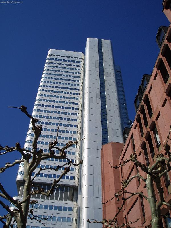 Foto: Frankfurt-Pra��ci, co Tan��c� d�m - p�idejte foto i my to um�me!