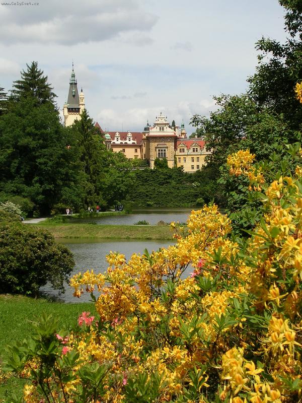 Foto: Pr�honick� z�mek-Rozkvetl� jaro