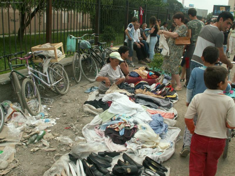 Foto: Cesty po Abanii  Kv�ten 2006-Tr�i�t�