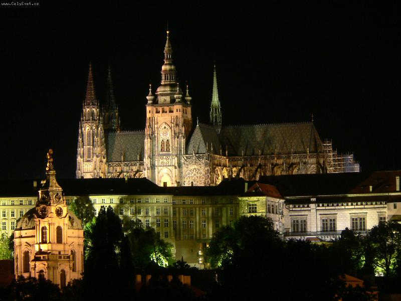 Foto: Praha v no�n�ch barv�ch-Jeden prokreslen� sn�mek pro kter� jsem si nechal ujet posledn� tramvaj