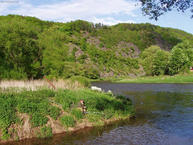 Foto: Berounka-Ryb�� na soutoku Berounky a Rakovnick�ho potoka