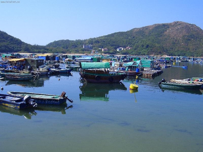 Foto: "b�rky" u p��stavu SOK KWU VAN na ostr�vku Lamma Island (Hong Kong)