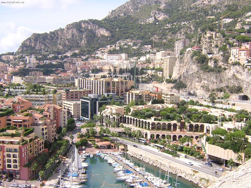 Foto: Sk�ly nad Monakem-Vyu�it� ka�d�ho voln�ho m�sta