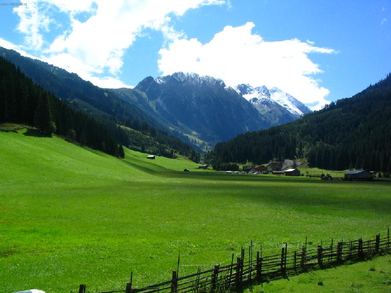 Foto: �dol� v Rakousku-Takov� kr�sn� pohled se mi naskytl p�i v�let� na kole.:)