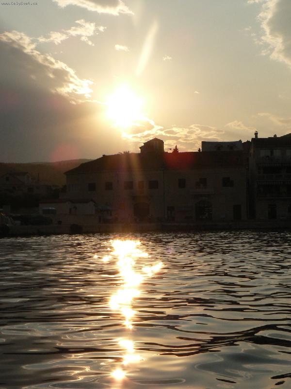 Foto: Z�pad slunce v Sumartinu, ostrov Bra�