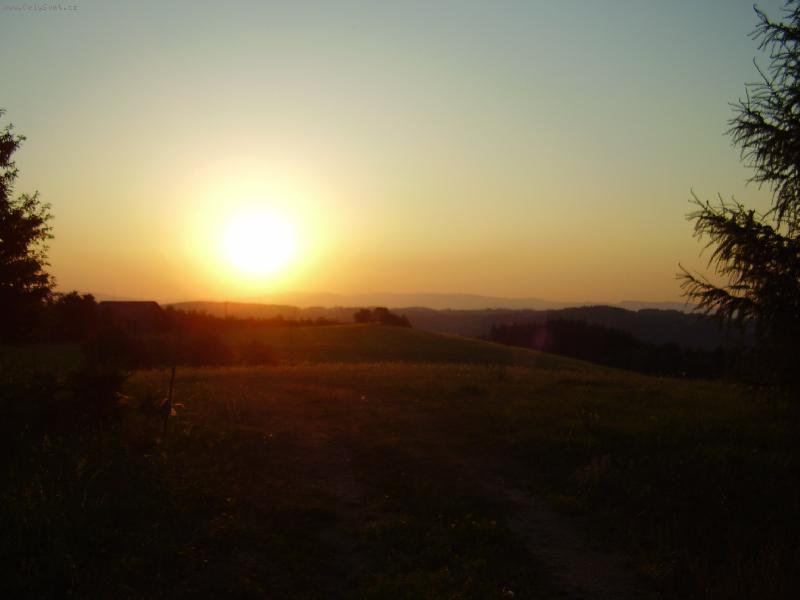 Foto: V�chod Slunce-Pohled od n�s na Jesen�ky p�i v�chodu Slunce