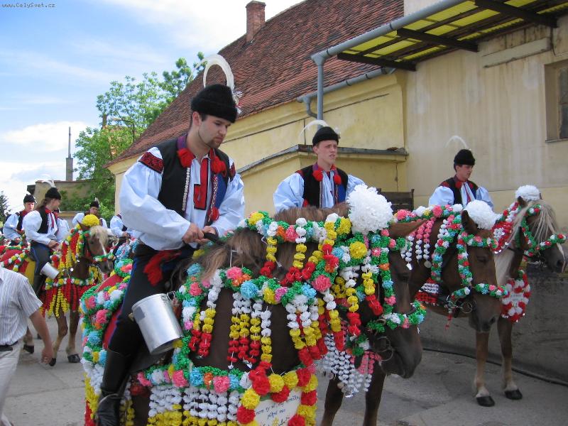 Foto: J�zda kr�l� 2006-....kr�sn� kroje ......, kr�sn� kon�... to je j�zda kr�l�...