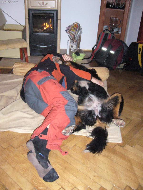 Foto: Leze� mi do pel�ku? Nevad�, tak se po��dn� p�itul...