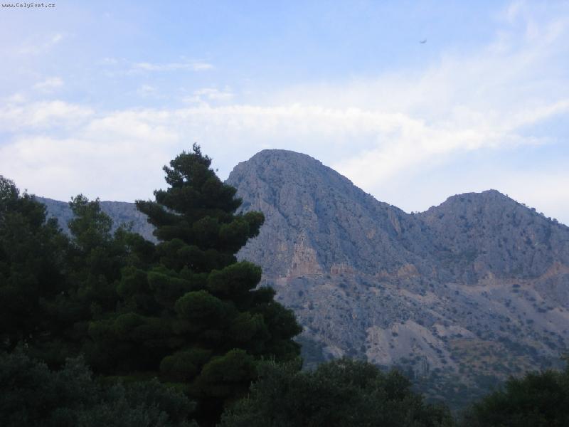 Foto: Hora p�ed borovic�