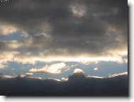 mraky...z�hadn� sv�tlo a tma aneb konec sv�ta p�ich�z�?