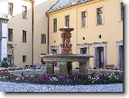 z�mek Zbiroh - n�dvo�� s ka�nou