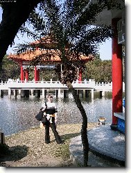 proch�zk v m�stsk�m parku v Tainan City ( Taiwan )