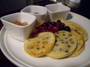 Recept online: Bramborov� placi�ky s tvarohem a rozinkami: Placi�ky z bramboro-tvarohov�ho t�sta s rozinkami sma�en� na oleji