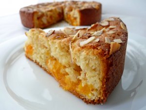 Recept online: Kol�� s ananasem: Ananas a meru�ky zape�en� s lehk�m �lehan�m t�stem