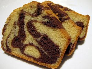 Recept online: Mramorov� b�bovka: Klasick� b�bovka ze dvou t�st s k�vovou polevou