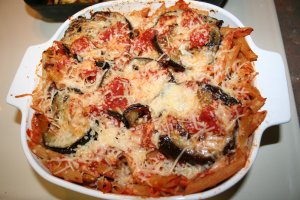 Recept online: Penne s lilkem a �esnekovou om��kou: Penne s pe�en�mi pl�tky lilku a s �esnekovou om��kou s mascarpone