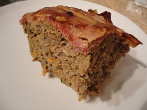 Recept online: Sekan� pe�en�: Obl�ben� pe�en� pokrm - pl�tky ze sm�si mlet�ho masa, vajec a ko�en� pod�van� se zape�en�mi raj�aty 