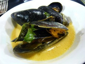 Recept online: Sezamov� mu�le: Dozlatova osma�en� mu�le obalen� ve strouhance a sezamu